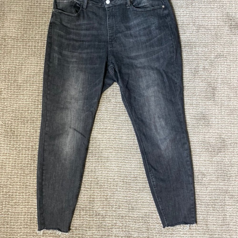 JUDY BLUE GREY DISTRESSED ANKLE RAW HEM JEANS 18W